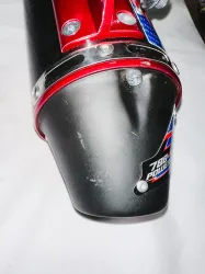 Escape ProTork Powercore 3 Salida Doble con curva Crf 230 Negro + Cacha lateral